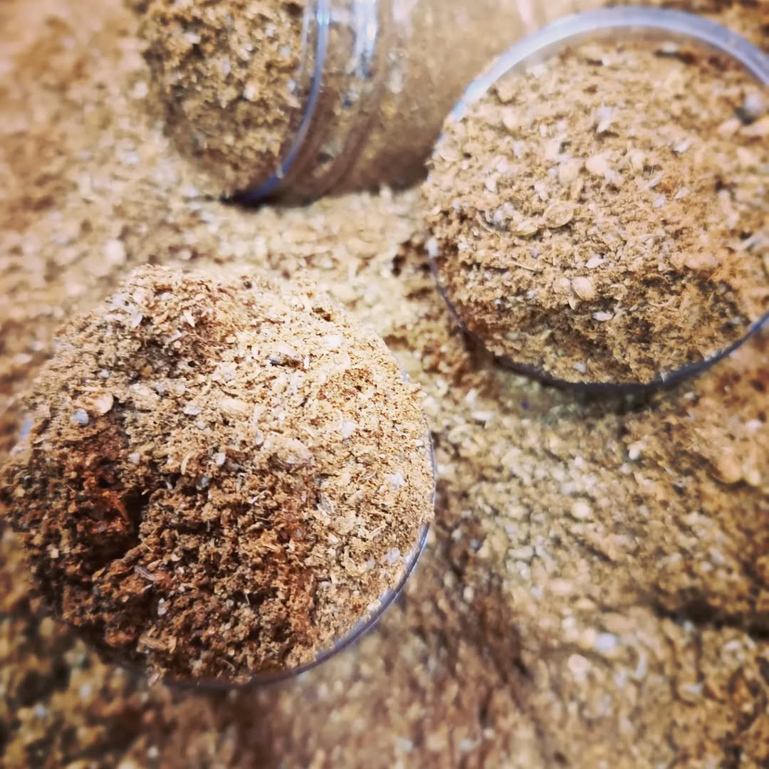 الكمون والكزبرة المطحونة