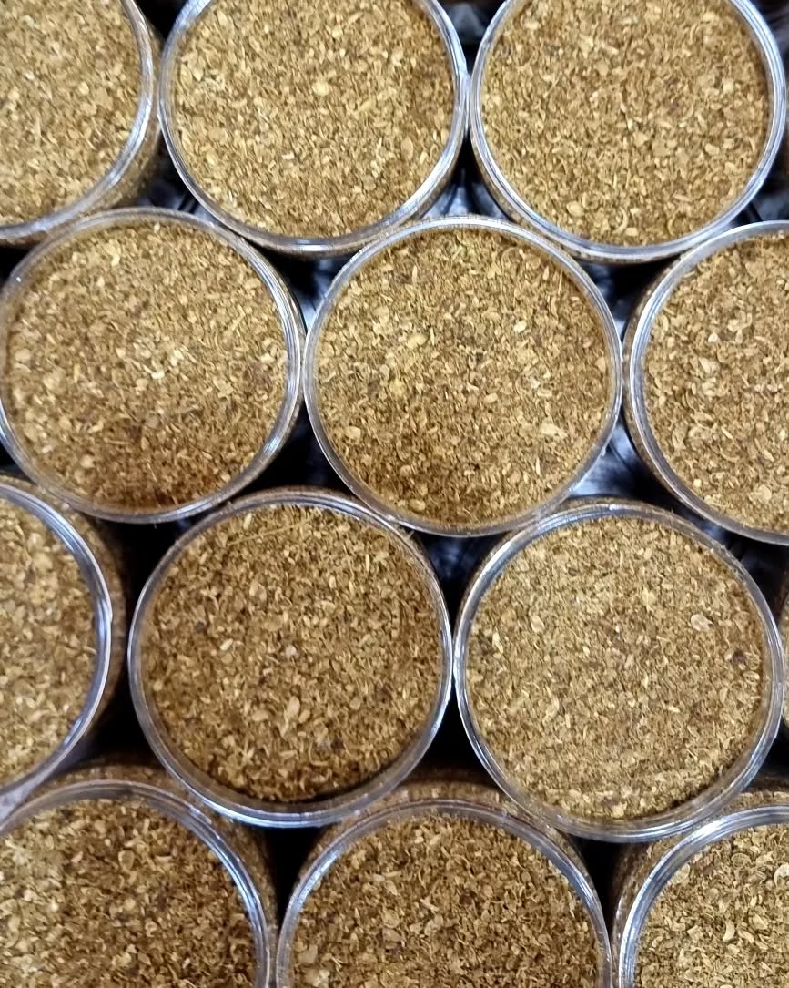 الكمون والكزبرة المطحونة