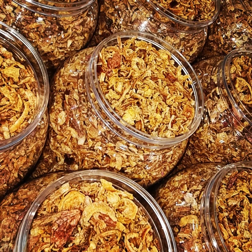 Fried dried onion slices