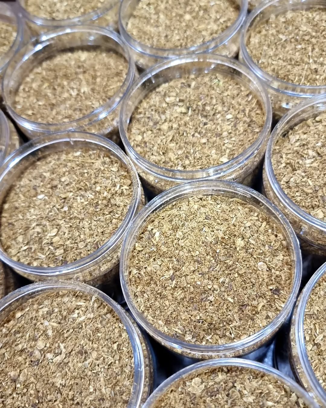 الكمون والكزبرة المطحونة