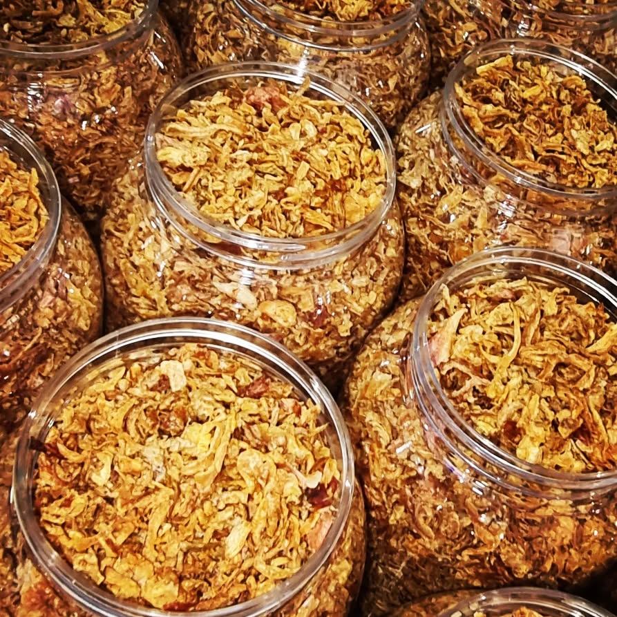 Fried dried onion slices