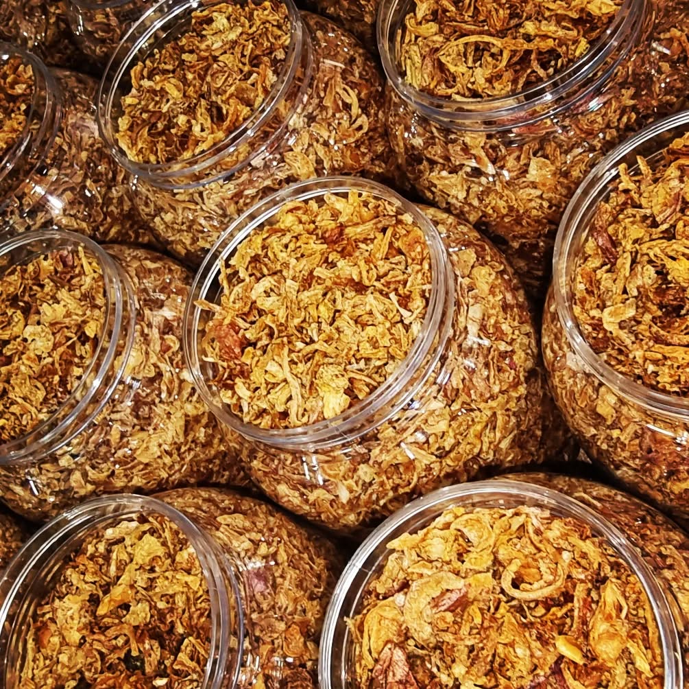 Fried dried onion slices