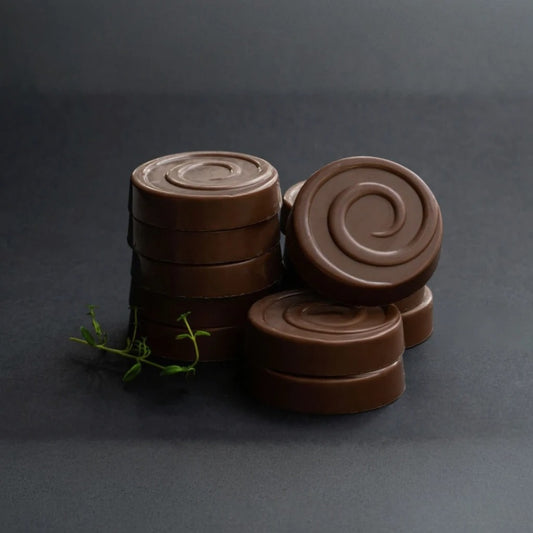 Crispy chocolate with thyme